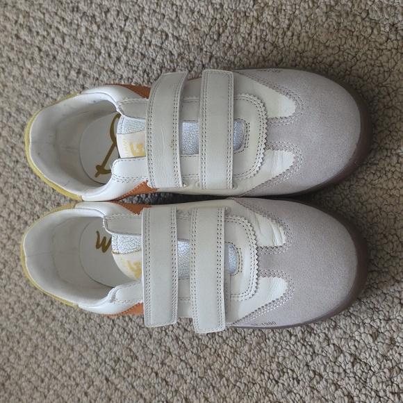 Sneakers - Picture 1 of 4